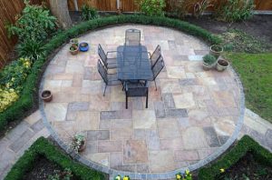 Round Flagstone patio